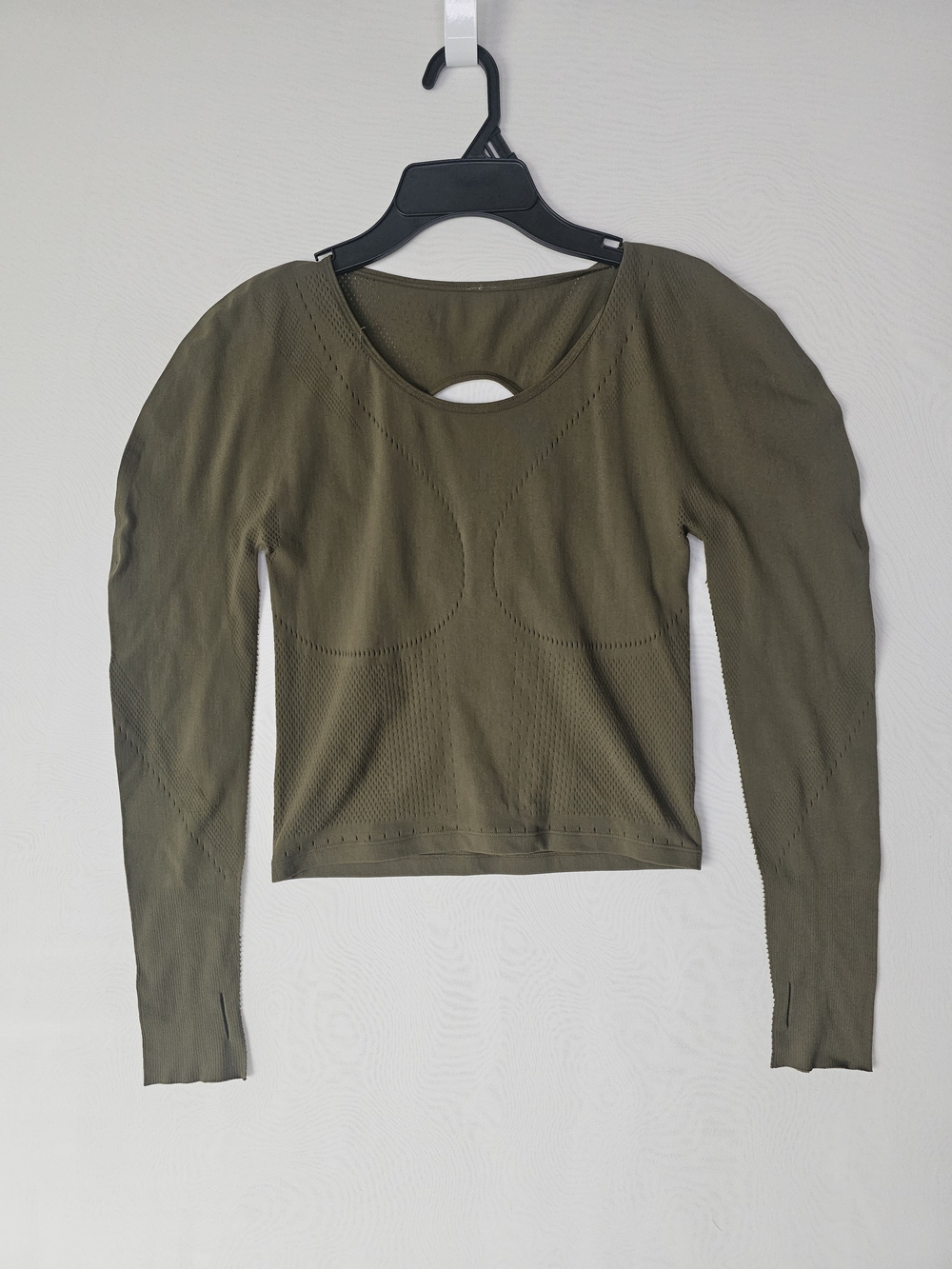 ​Fabletics Olive Green Seamless Cutout Long Sleeve Active Crop Top (No Size Tag) - Picture 2 of 10
